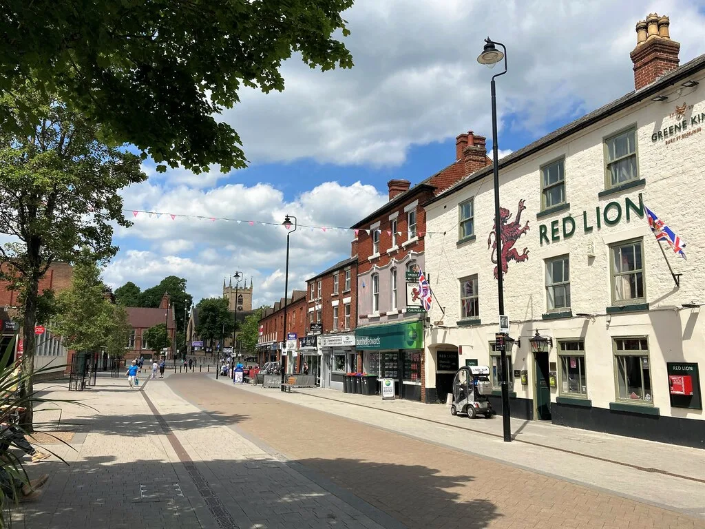 Hucknall High Street with the Red Lion pub